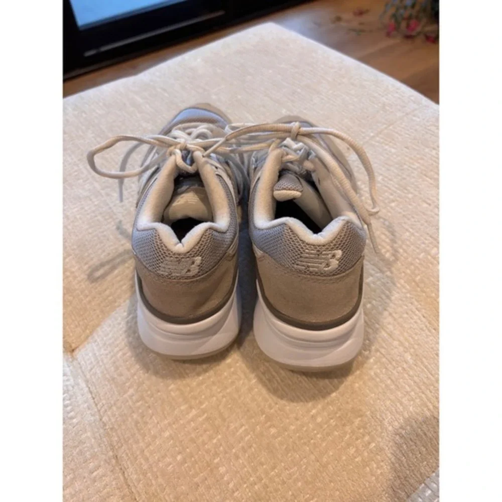 997H‎ sneakers from New Balance. Size 6- womens